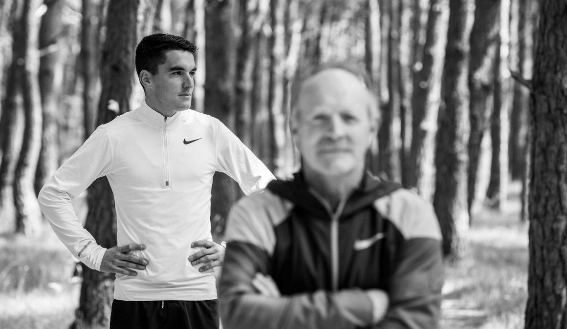 Daniel Mateo con su entrenador Enrique Pascual Oliva | Bárbara Sánchez Palomero