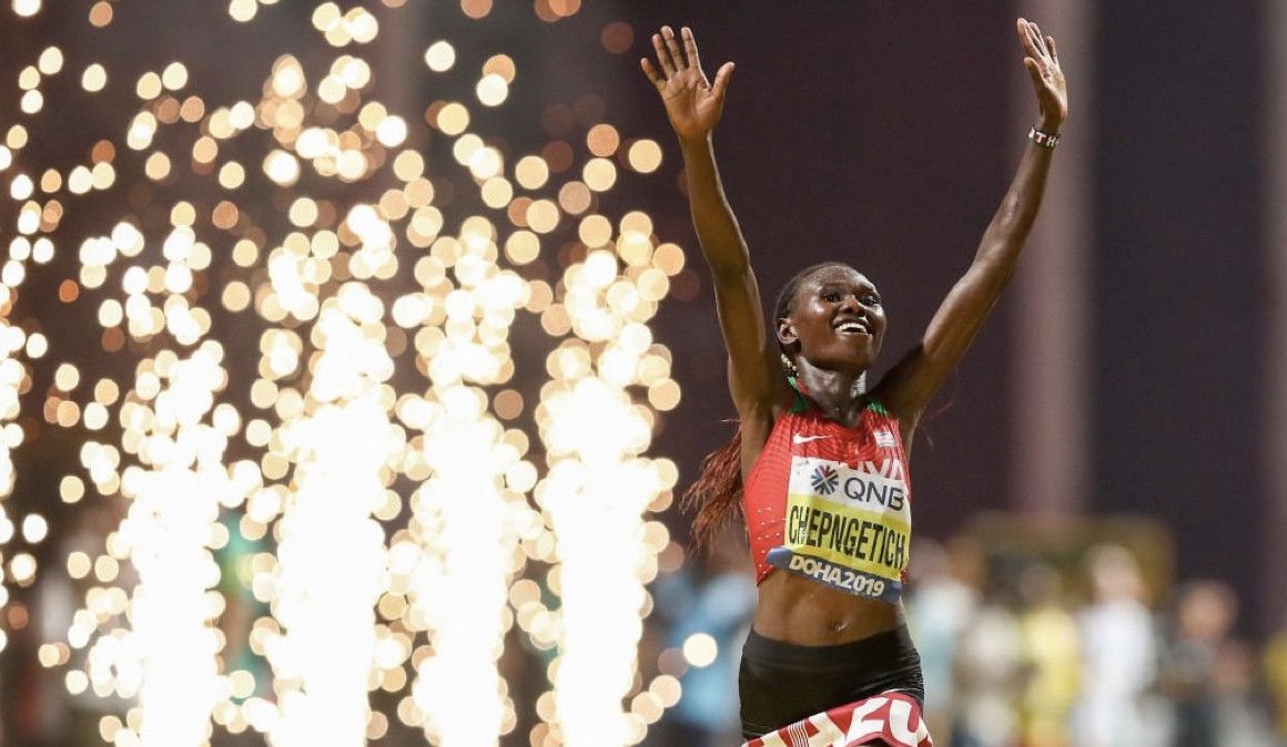 Ruth Chepngetich triunfando en el Campeonato del Mundo de Doha | IAAF
