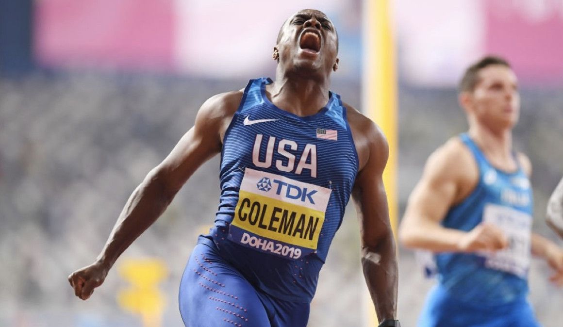 Christian Coleman celebrando el título mundial de 100 metros. Foto: IAAF
