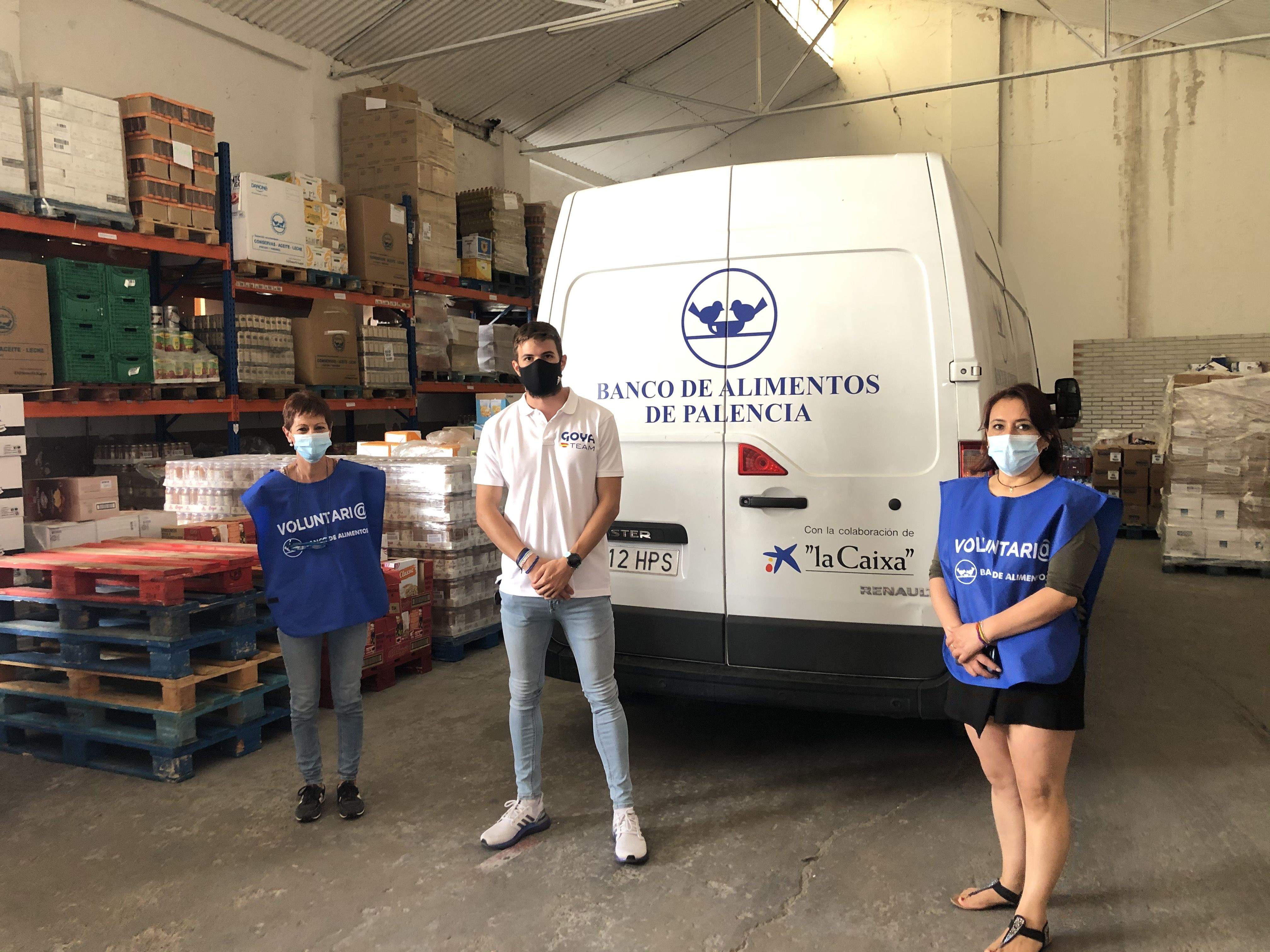Óscar Husillos en el almacén del Banco de Alimentos de Palencia. Óscar Husillos en el almacén del Banco de Alimentos de Palencia.