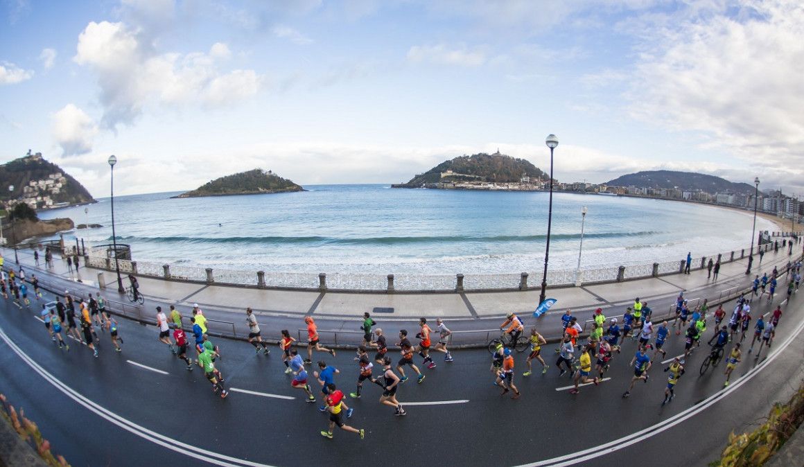 Una imagen del Zurich Maratón de San Sebastián. FOTORUNNERS.