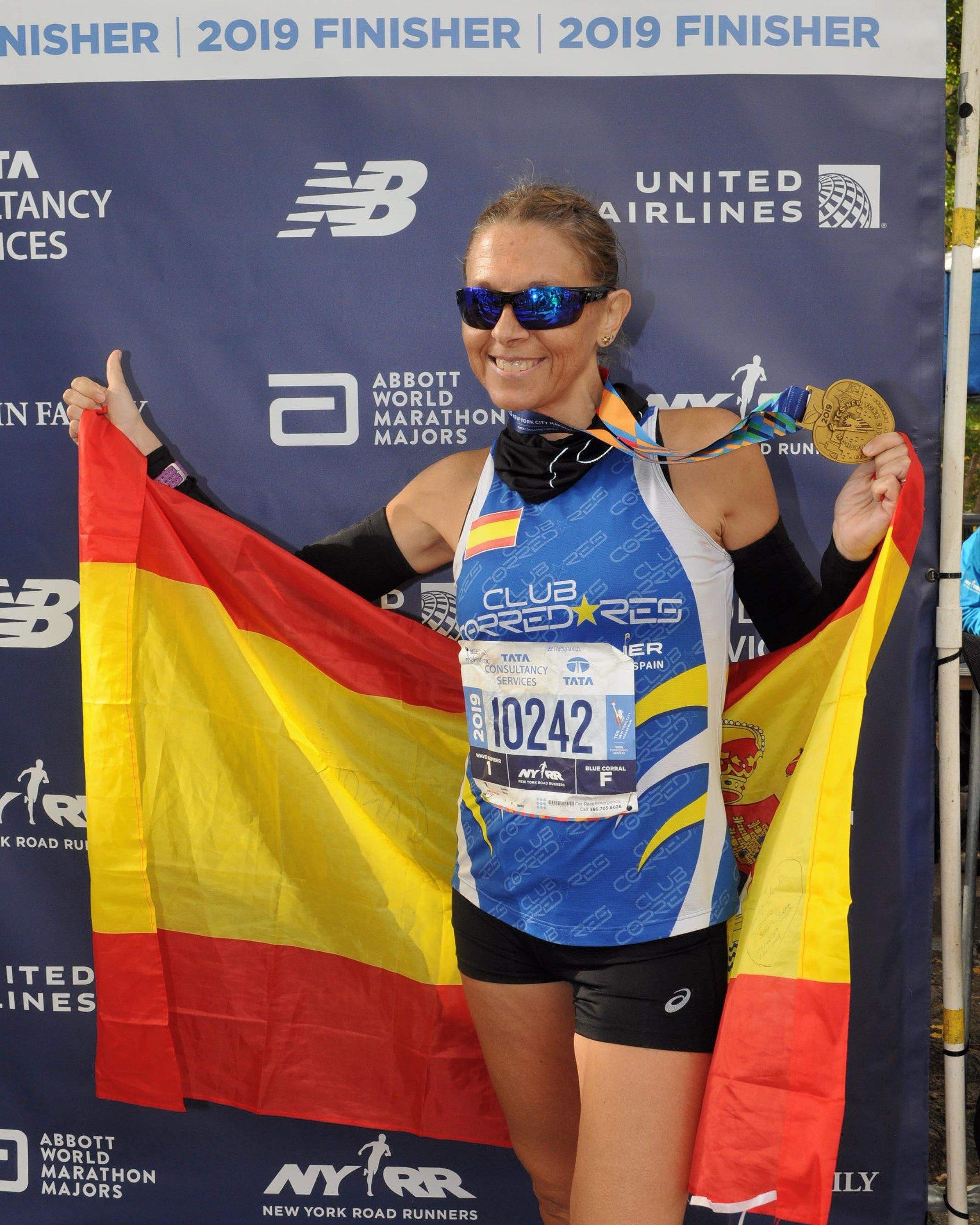 Cruzando la meta del Maratón de Nueva York