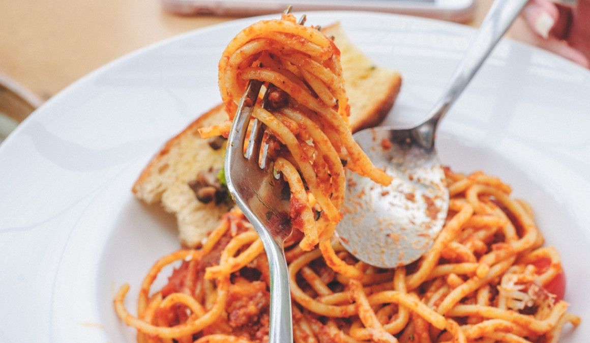 Pasta con tomate... un clásico entre corredores | unsplash