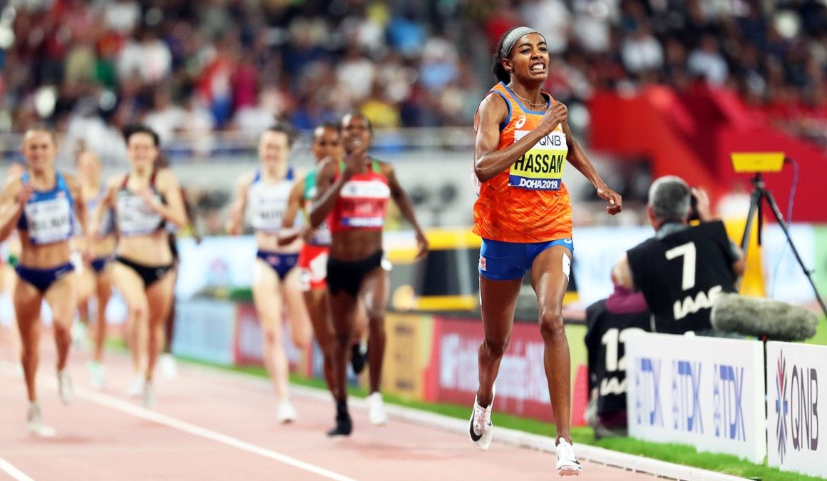 Sifan Hassan en la recta de meta de los 1.500 metros de Doha | EFE