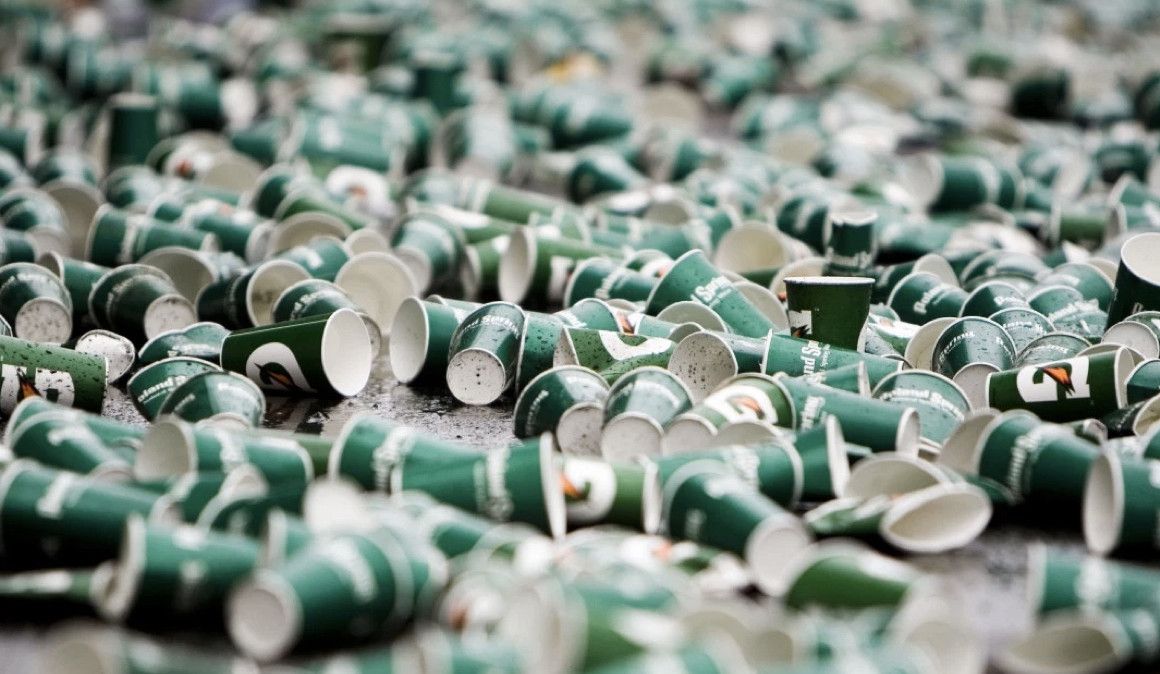 Cientos de vasos de bebida isotónica en el Maratón de Nueva York | Organización