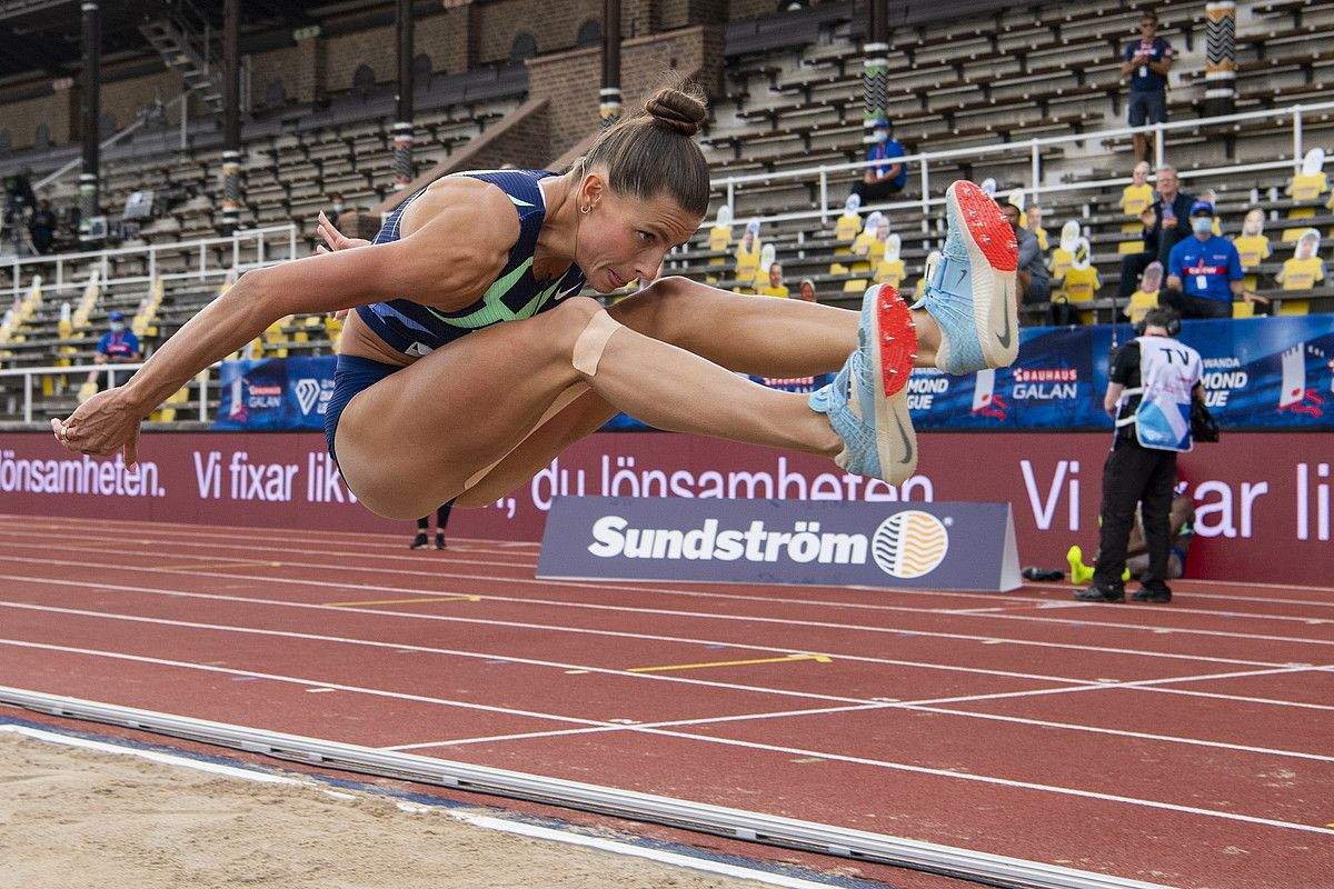 Bekh Romanchuk, ganadora de la longitud con 6.85m en la ronda final entre las tres mejores.