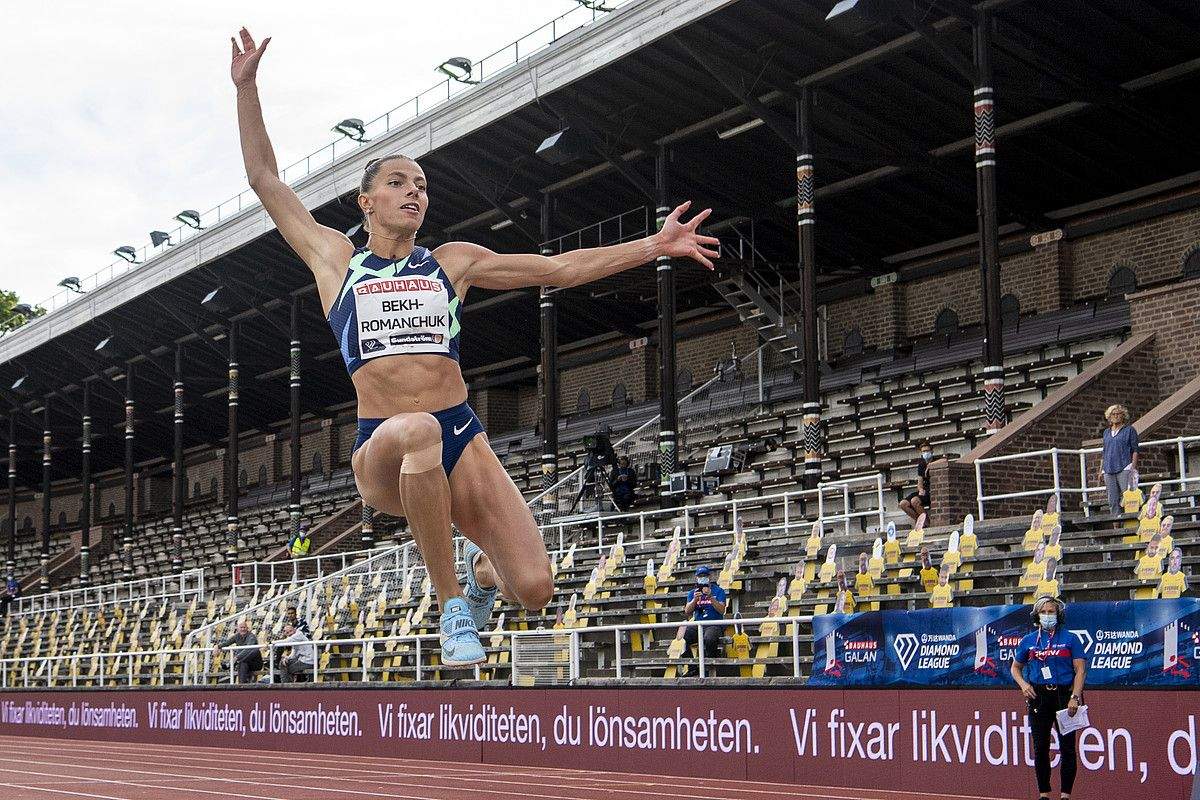 Bekh Romanchuk, ganadora de la longitud con 6.85m en la ronda final entre las tres mejores.