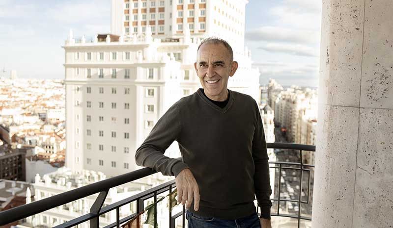El doctor Hernán Silván dedica parte de su estancia en casa a informarnos verazmente sobre Covid-19 y salud.| Foto: Bárbara Sánchez Palomero El doctor Hernán Silván dedica parte de su estancia en casa a informarnos verazmente sobre Covid-19 y salud.| Foto: Bárbara Sánchez Palomero