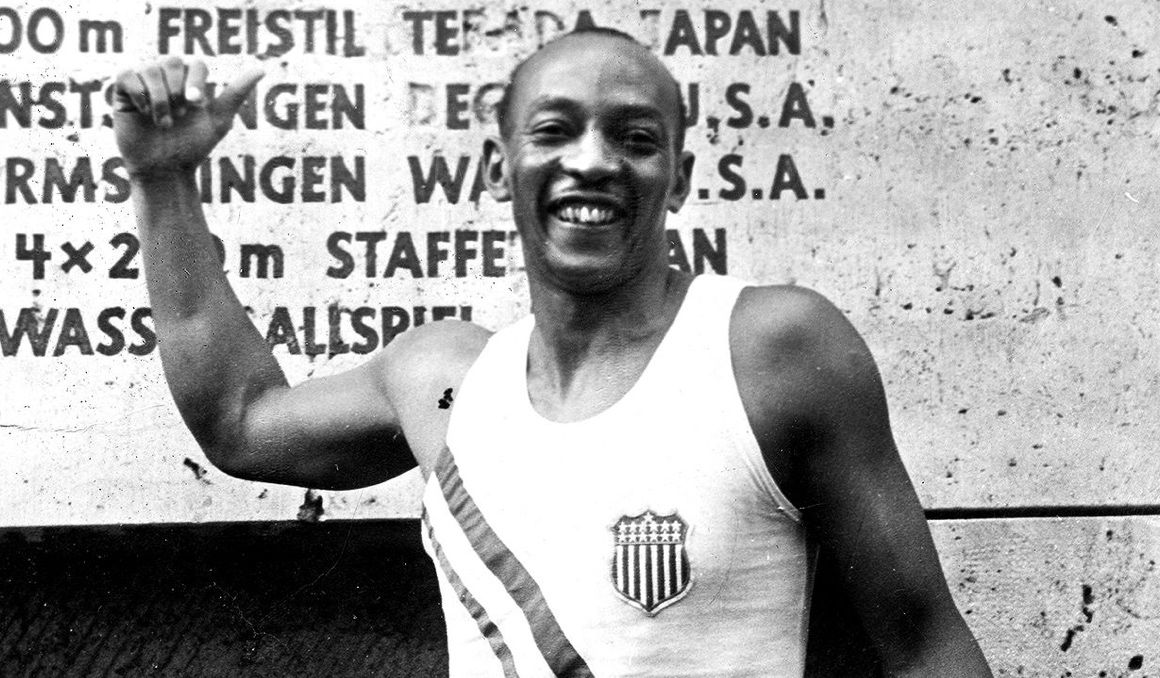 El atleta Jesse Owens en los Juegos Olímpicos de Berlín. Foto: ESPN