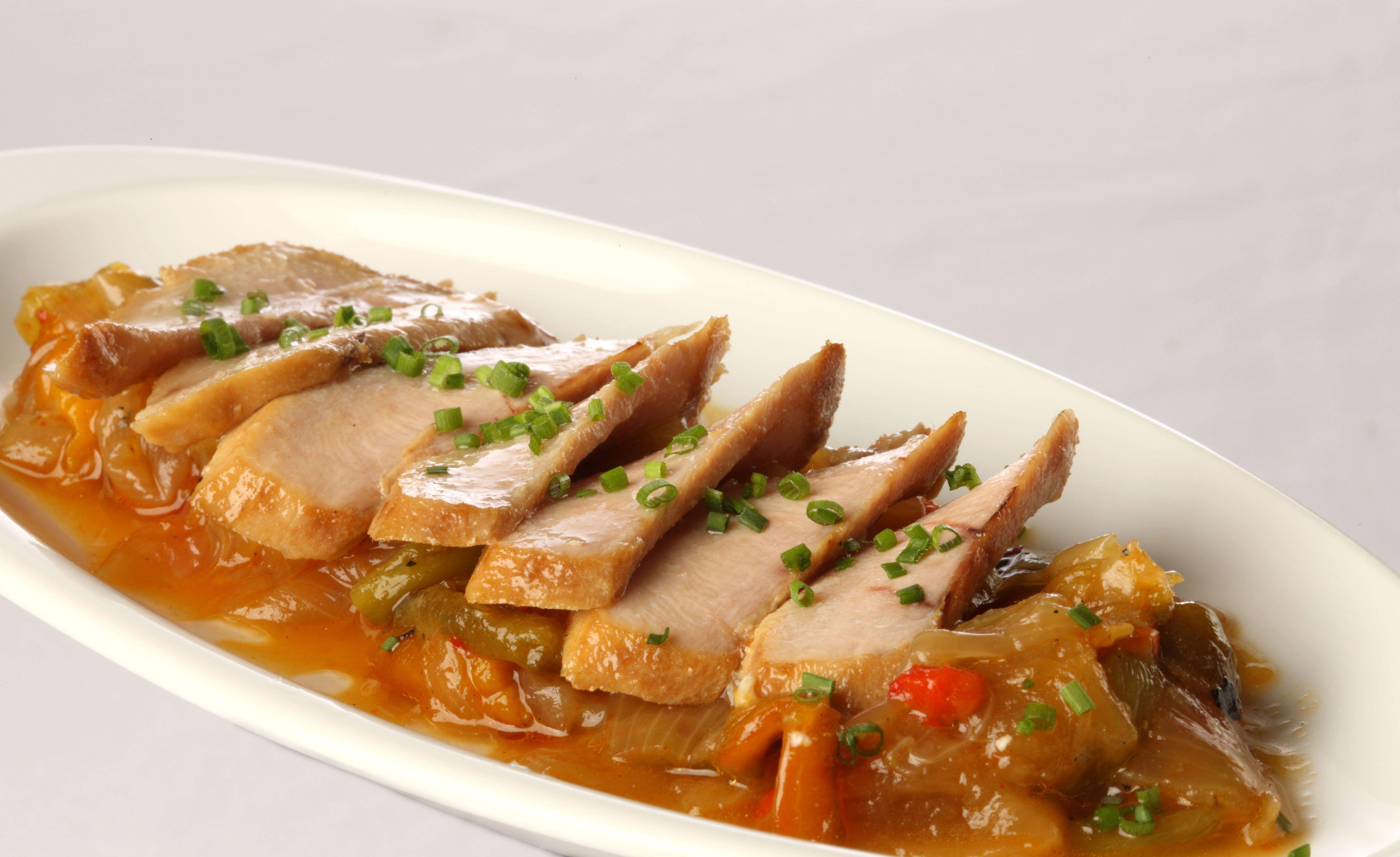 Escalibada de verduras con pechuga de pollo "confinada" Escalibada de verduras con pechuga de pollo "confinada"