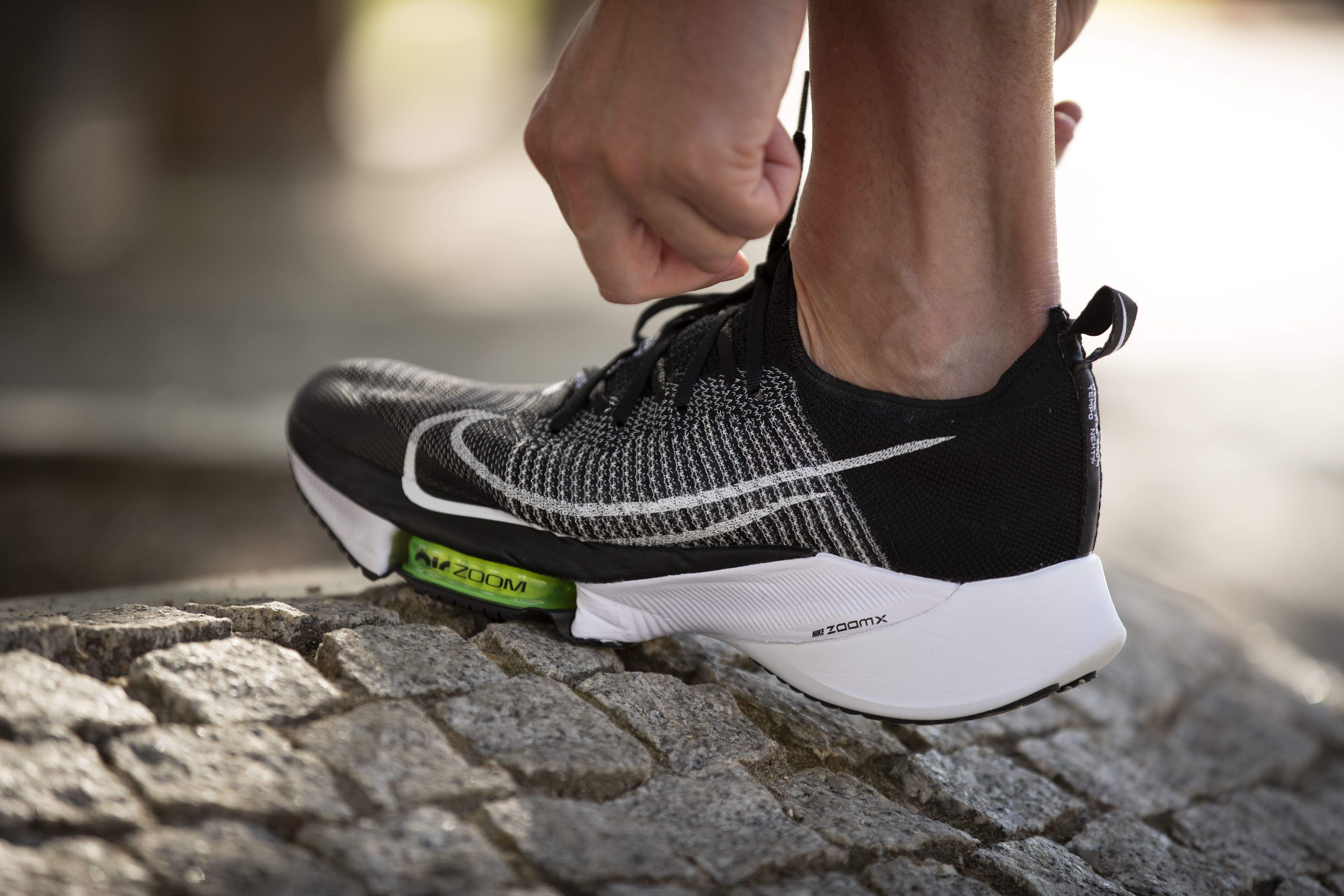  NIKE AIR ZOOM TEMPO NEXT%