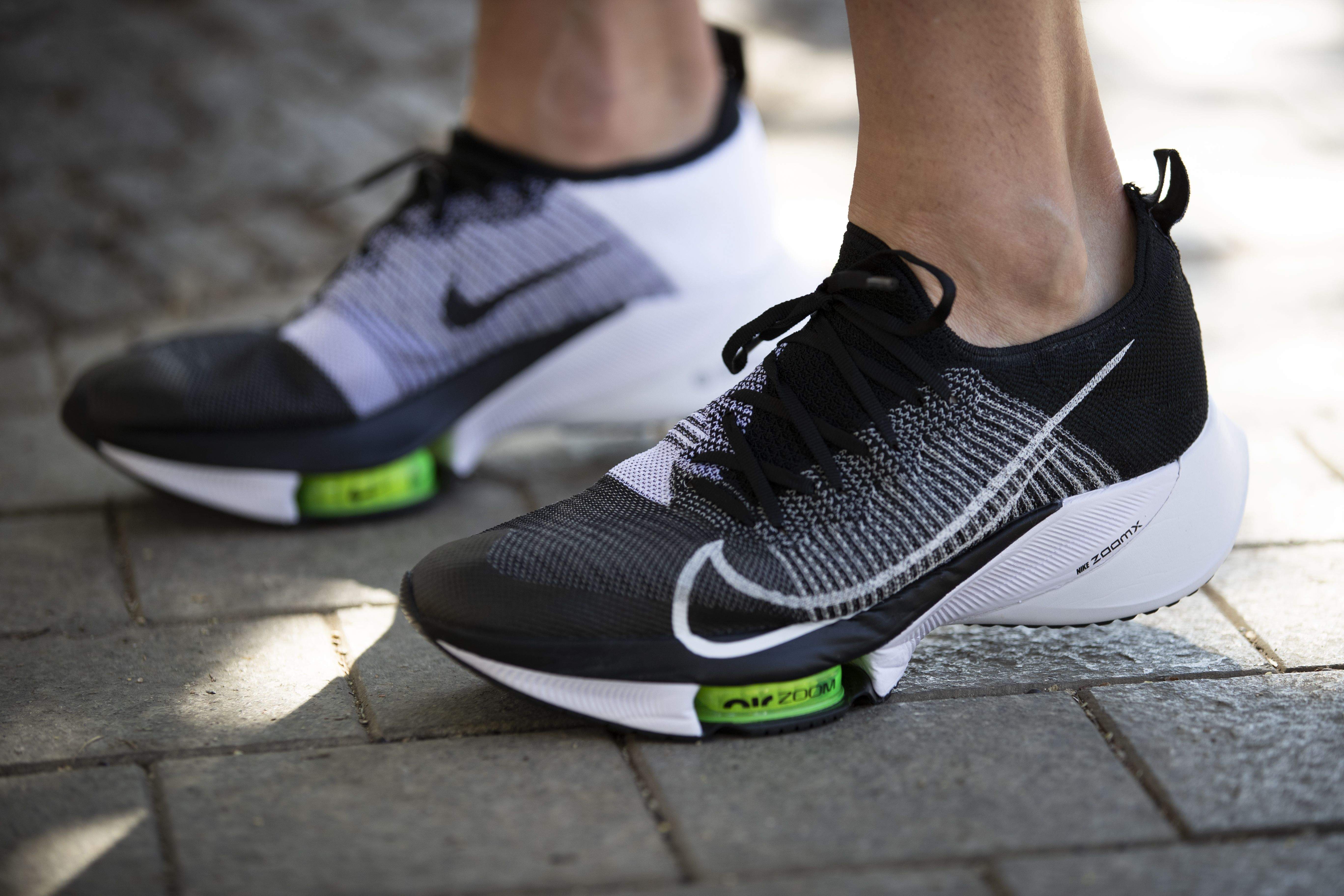  NIKE AIR ZOOM TEMPO NEXT%