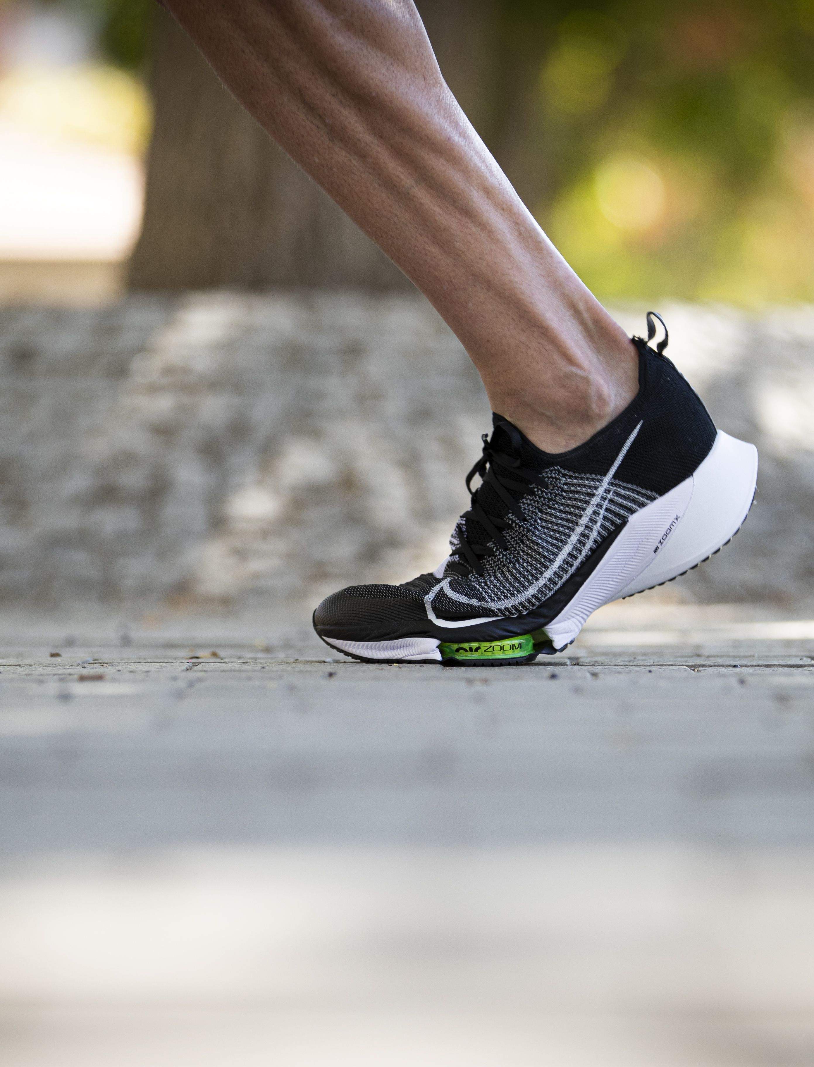  NIKE AIR ZOOM TEMPO NEXT%