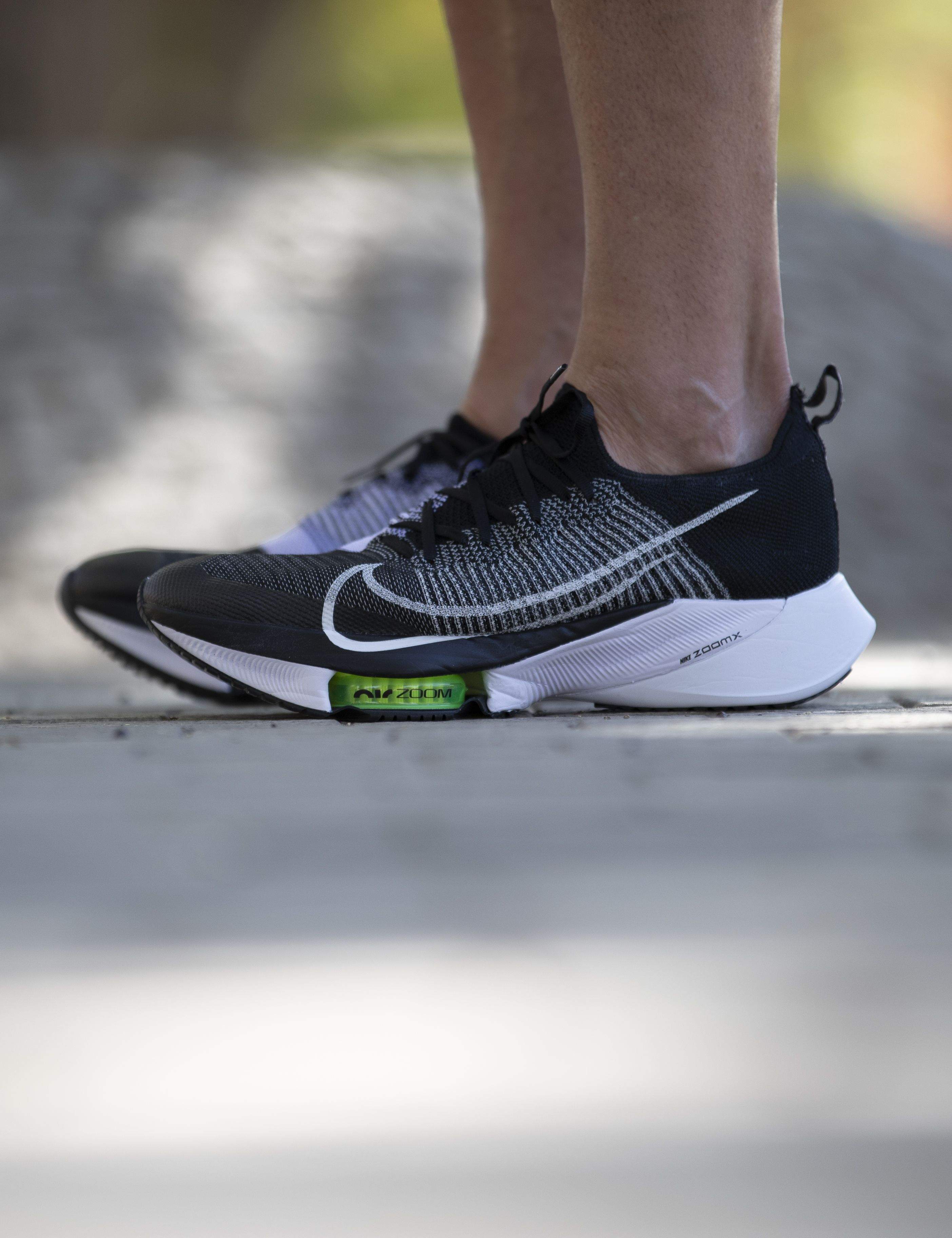  NIKE AIR ZOOM TEMPO NEXT%