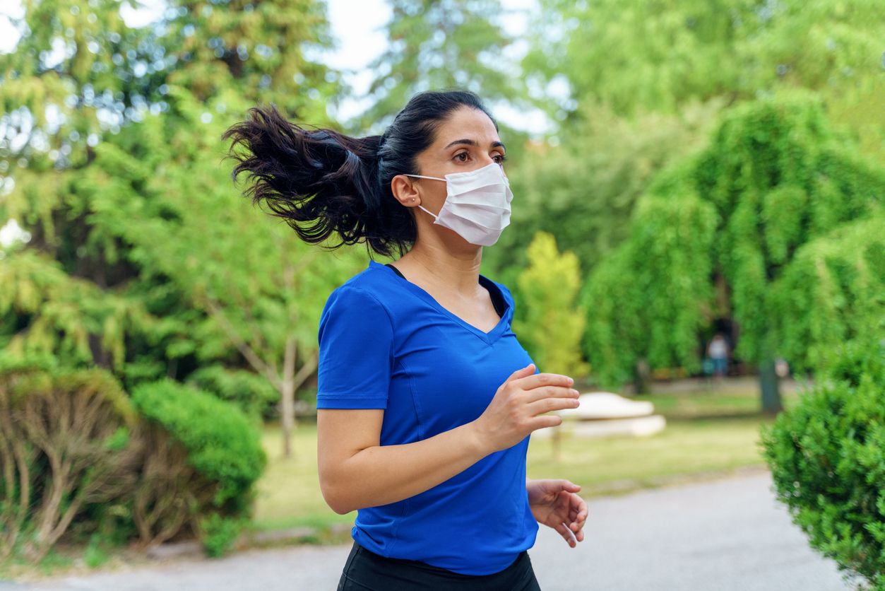 Se recomienda el uso de mascarilla quirúrgica para la práctica deportiva
