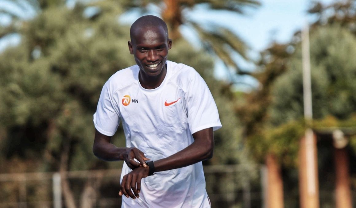 Joshua Cheptegei durante uno de sus entrenamientos previos a batir el récord del mundo de los 10 000 metros. NN Running Team