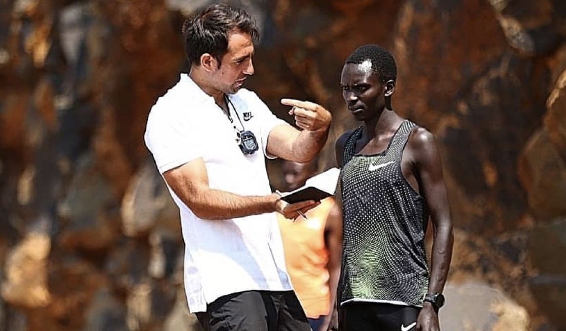 El entrenador Totti Corbalán en Kenia