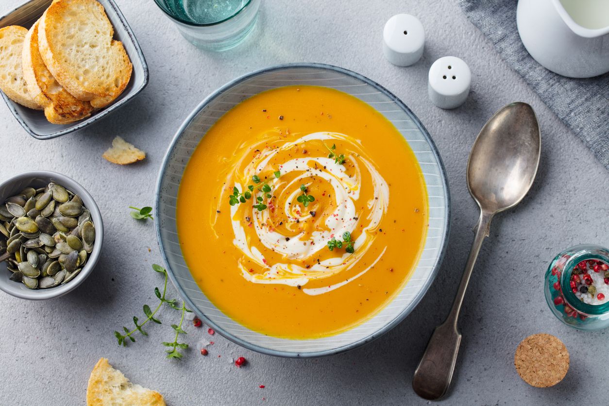 Crema de calabaza con curry y cardamomo