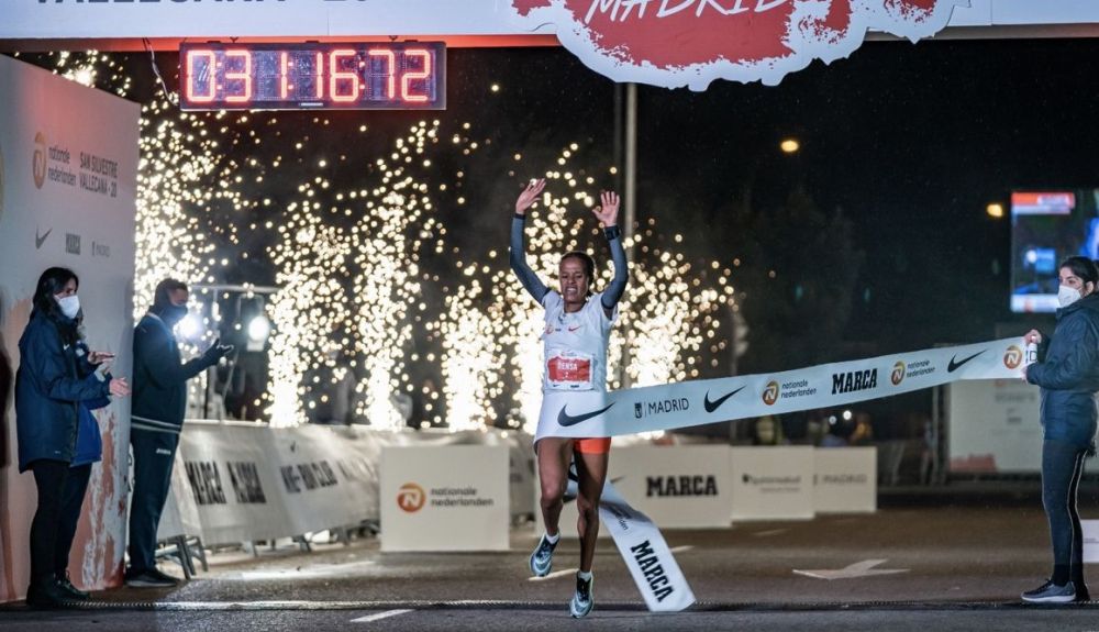 La etíope Densa triunfando en la San Silvestre Vallecana 2020. Foto: VSM Photoevents.