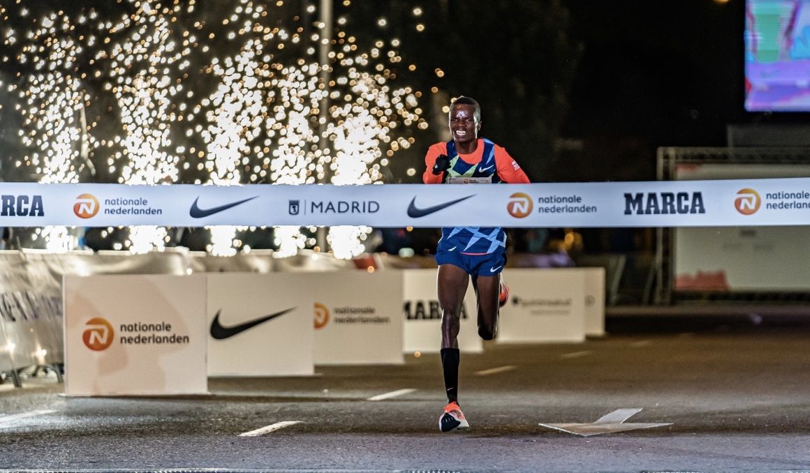 Ebenyo, ganador de la Nationale Nederlanden San Silvestre Vallecana 2020 en categoría masculina. Foto: VSM Photoevents.