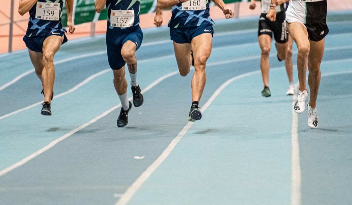 Detalle del sprint de los hombres en el 3.000 del GP de Valencia