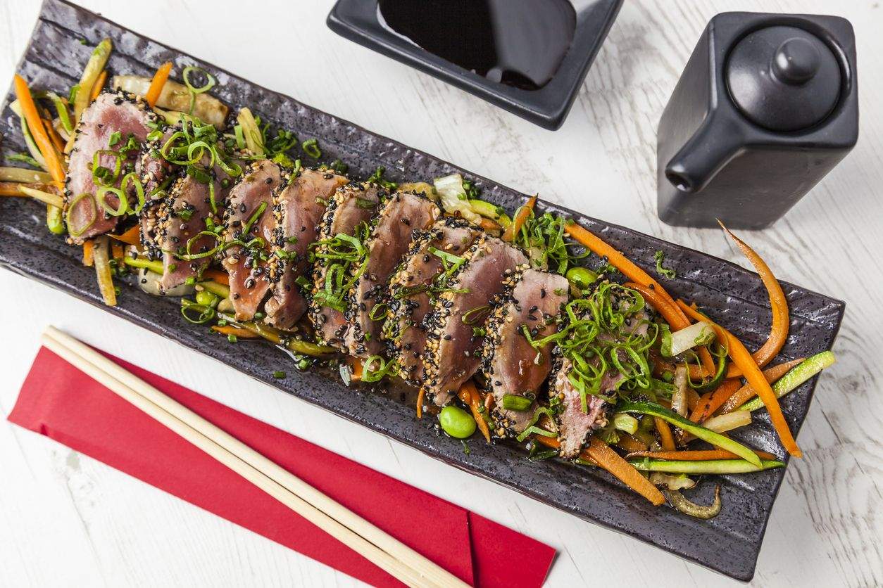 Tataki de atún con jengibre y pistacho Tataki de atún con jengibre y pistacho