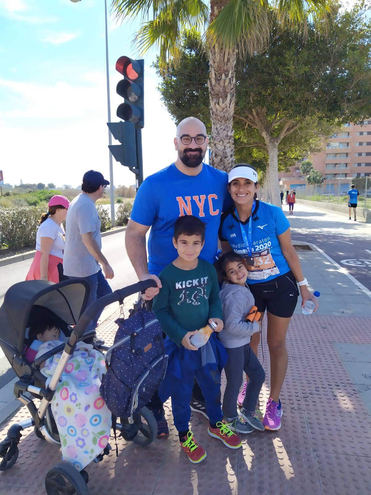 Con mi familia disfrutando de la meta