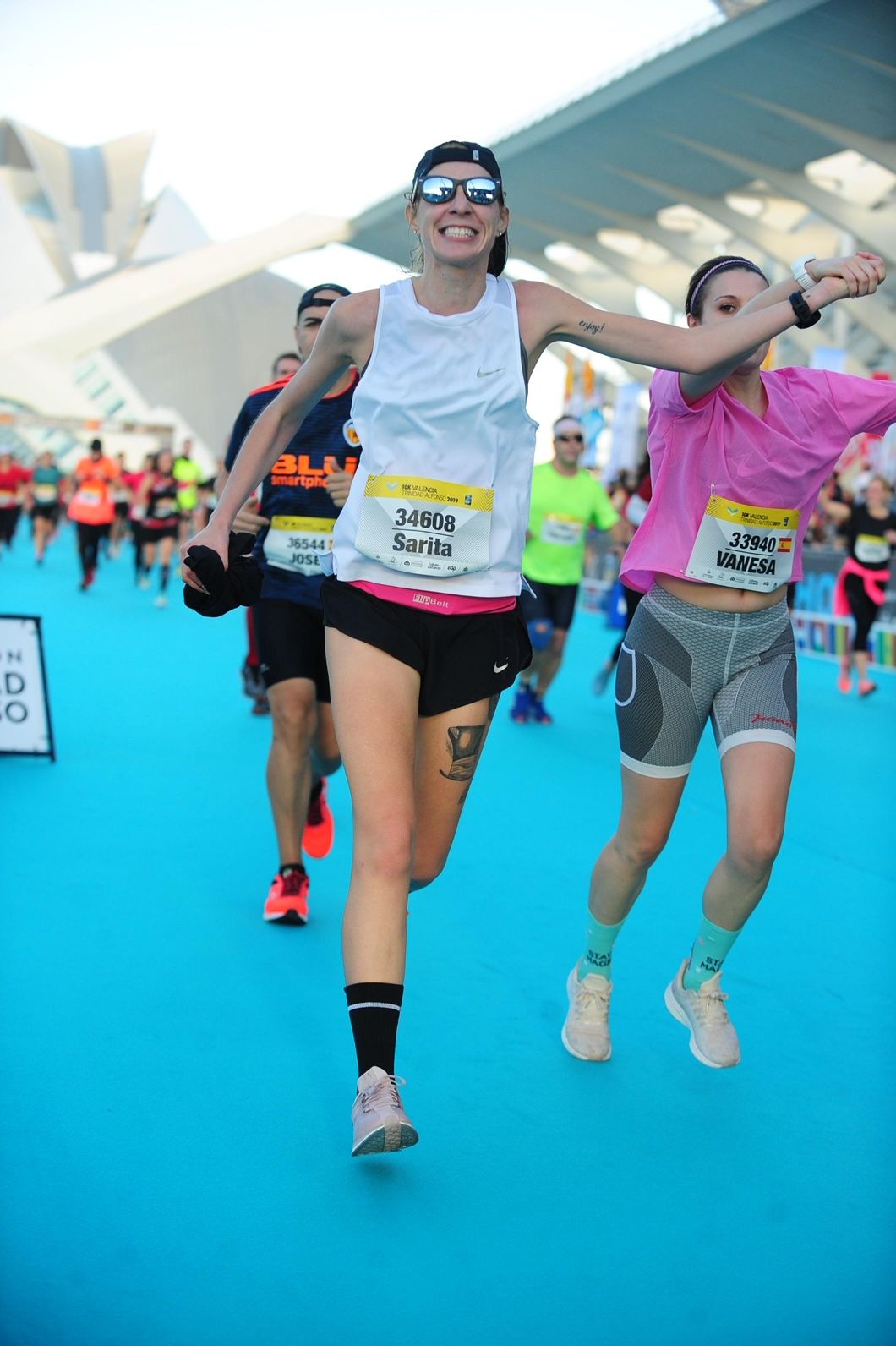 Cruzando la meta de la Media Maratón de Valencia