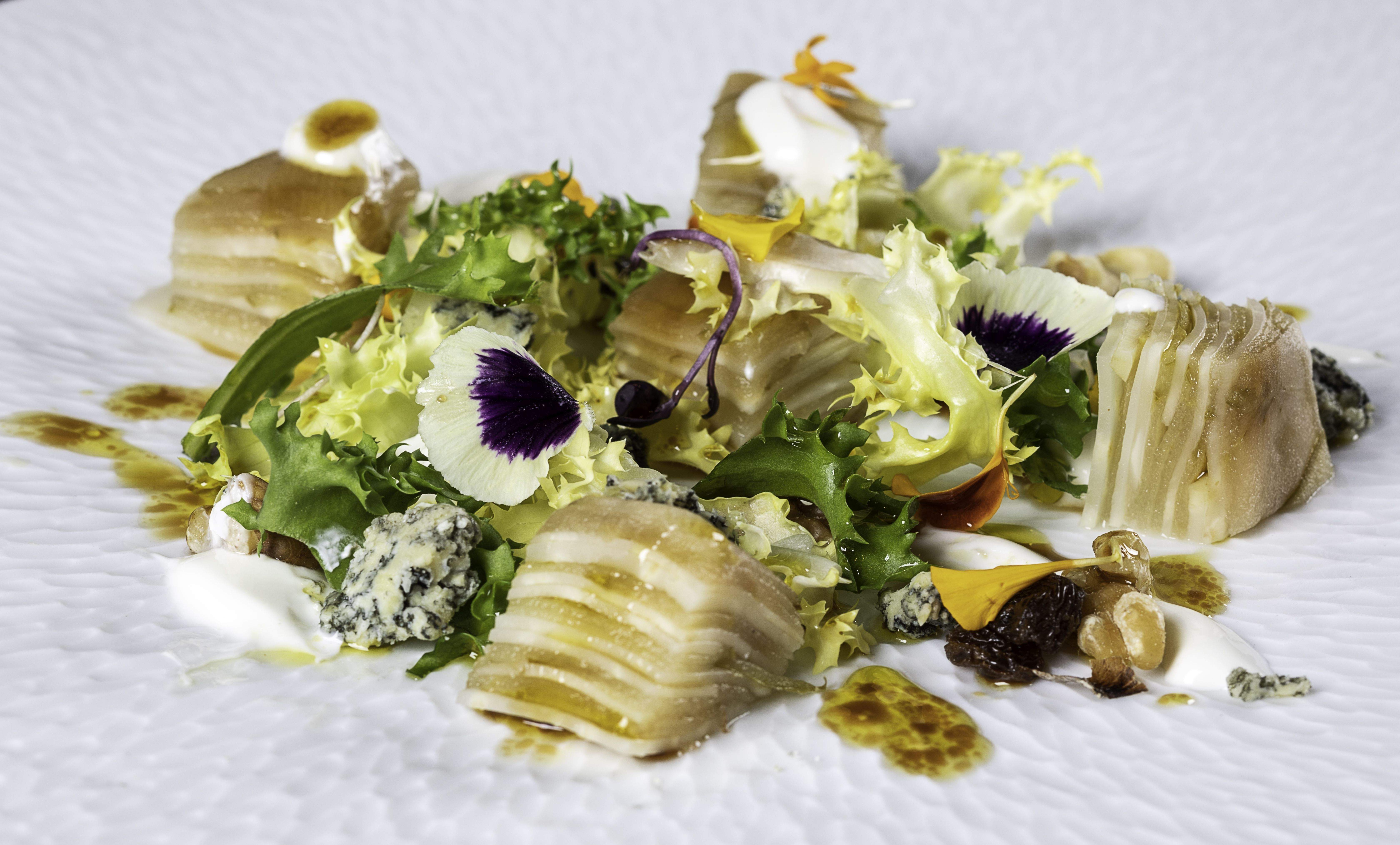 Ensalada de manzana, apio y queso azul