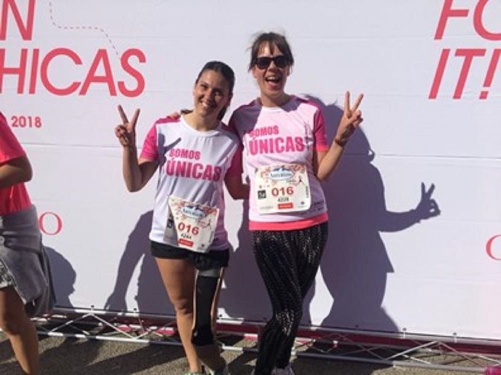 Con mi compañera de trabajo en la Carrera de la Mujer