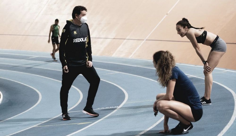 Redolat durante un entrenamiento con Yurena Hueso y Marta Olmedo. Foto: Kike Taberner.