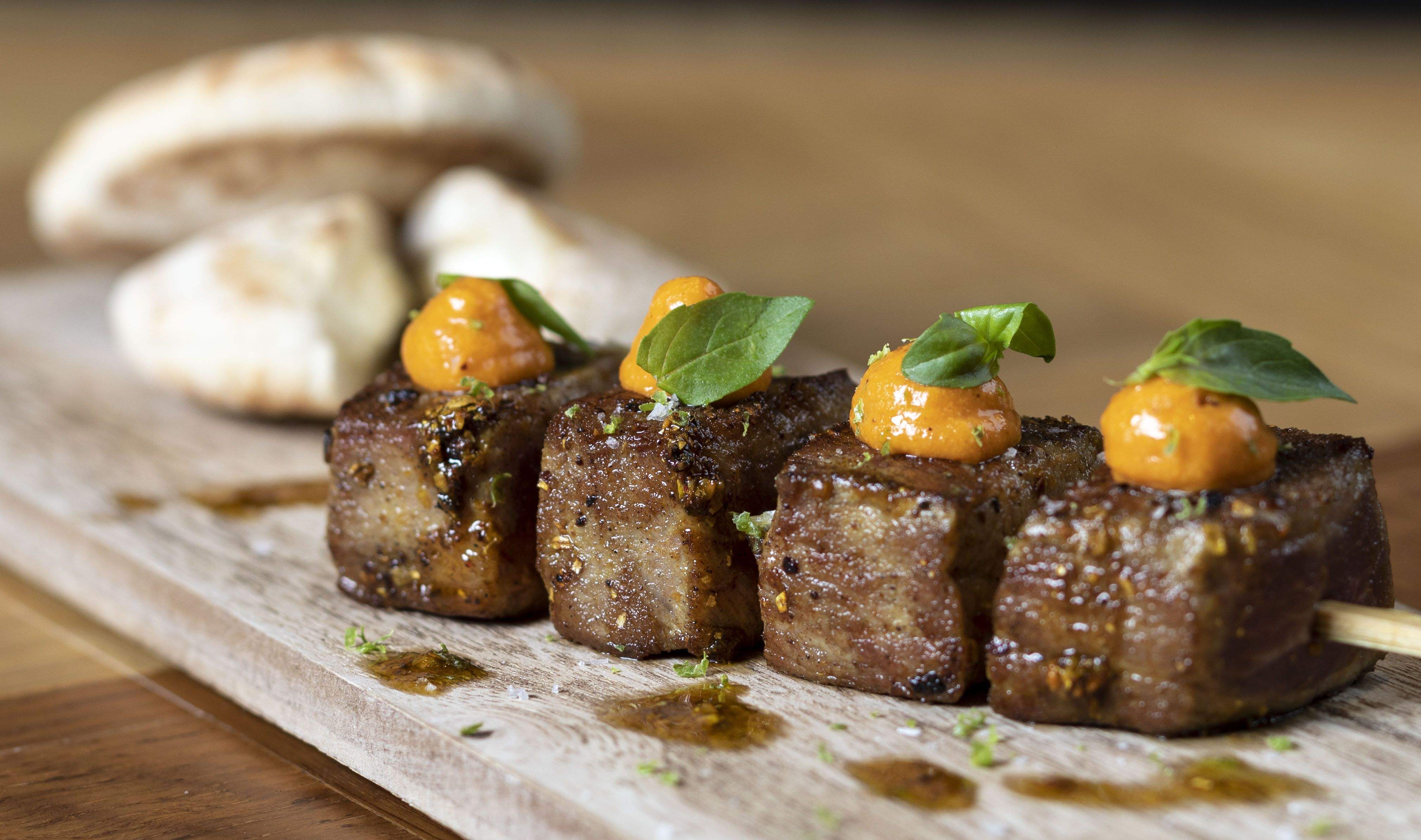 Pinchos morunos con Ras el Hanout