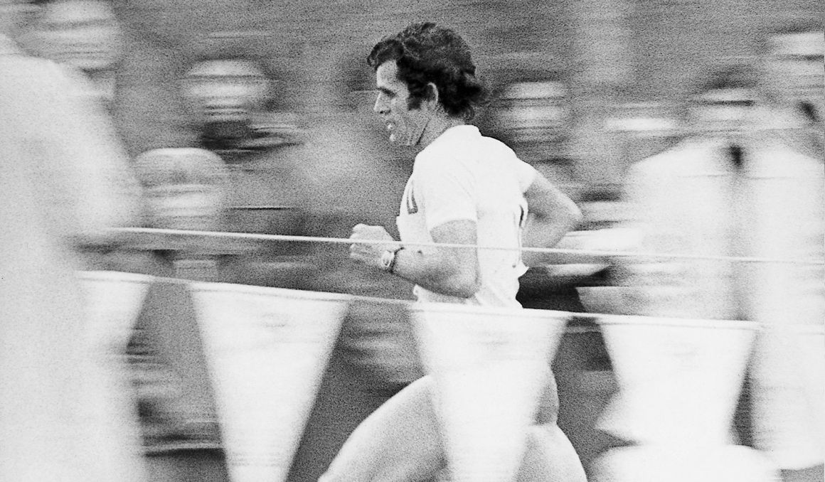 Mariano Haro en una prueba de campo a través en los años 70 Mariano Haro en una prueba de campo a través en los años 70