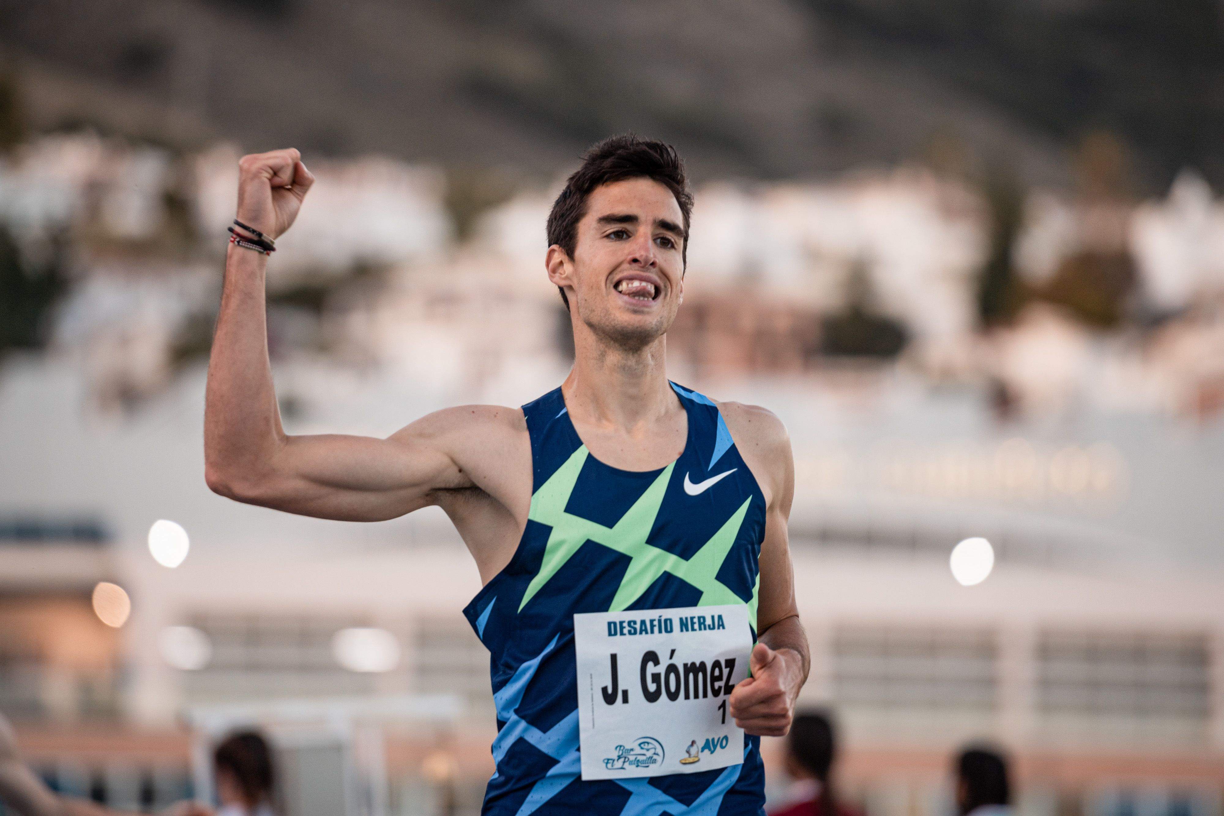 Jesús Gómez celebrando su nuevo récord de España de 1.000 metros. Foto: Sportmedia.
