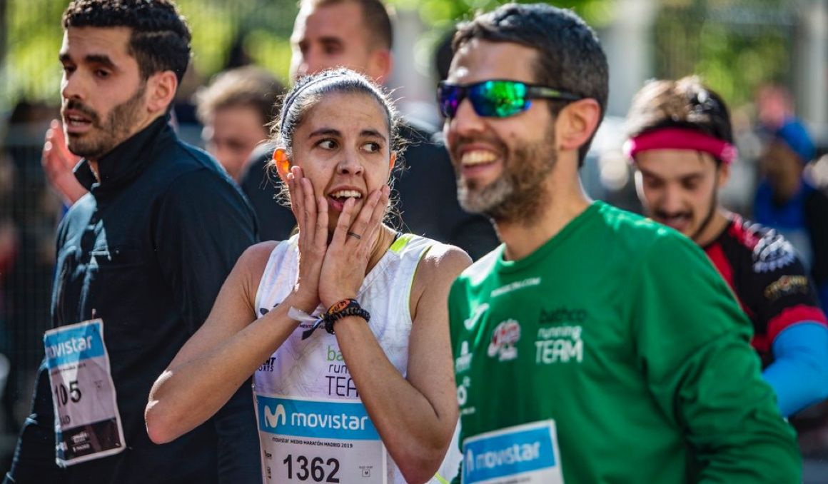 Una imagen de felicidad en la meta del Movistar Medio Maratón de Madrid. Foto: JCD Fotografía. Una imagen de felicidad en la meta del Movistar Medio Maratón de Madrid. Foto: JCD Fotografía.