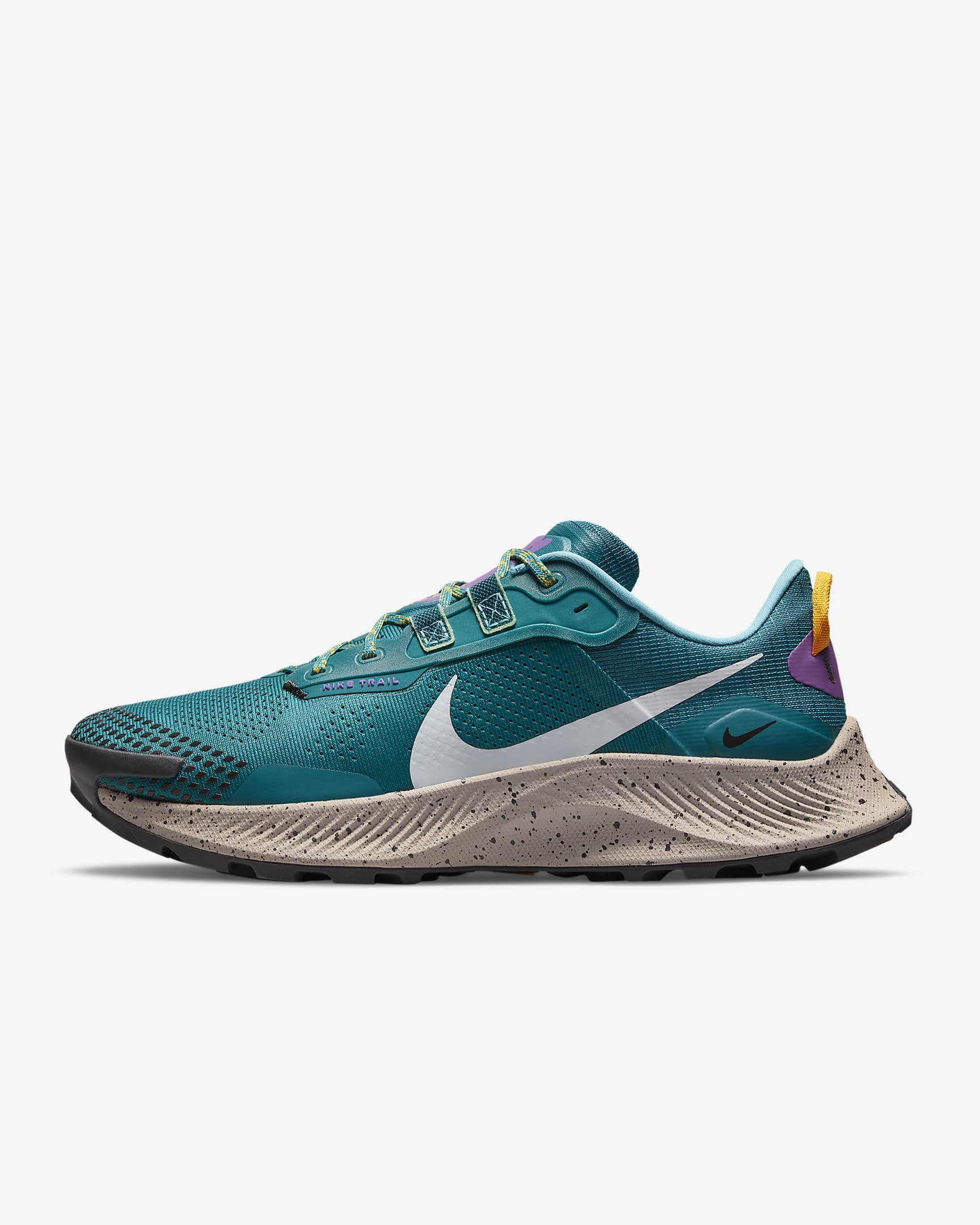 La estética de la Pegasus Trail 3 es más limpia, pero está más reforzada. La estética de la Pegasus Trail 3 es más limpia, pero está más reforzada.