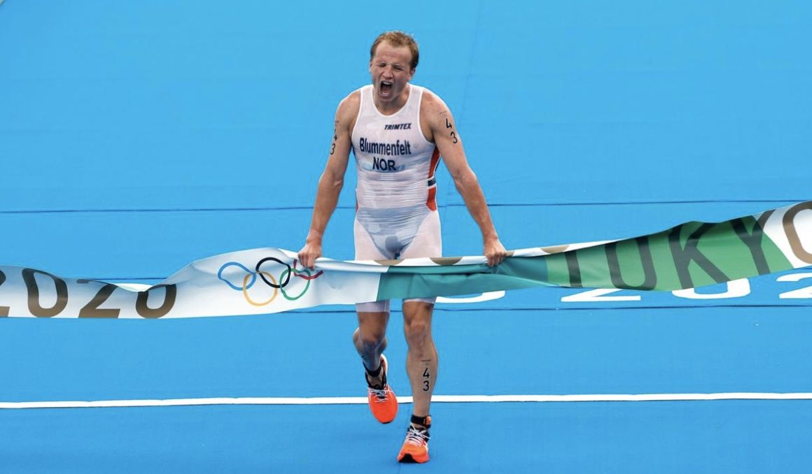 Kristian Blummenfelt se proclamó este lunes nuevo campeón olímpico de triatlón. Foto EFE