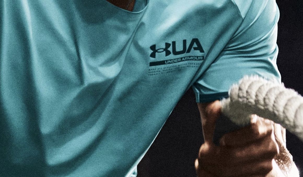 Detalle de la camiseta con titanio de Under Armour que promete disipar tu calor corporal