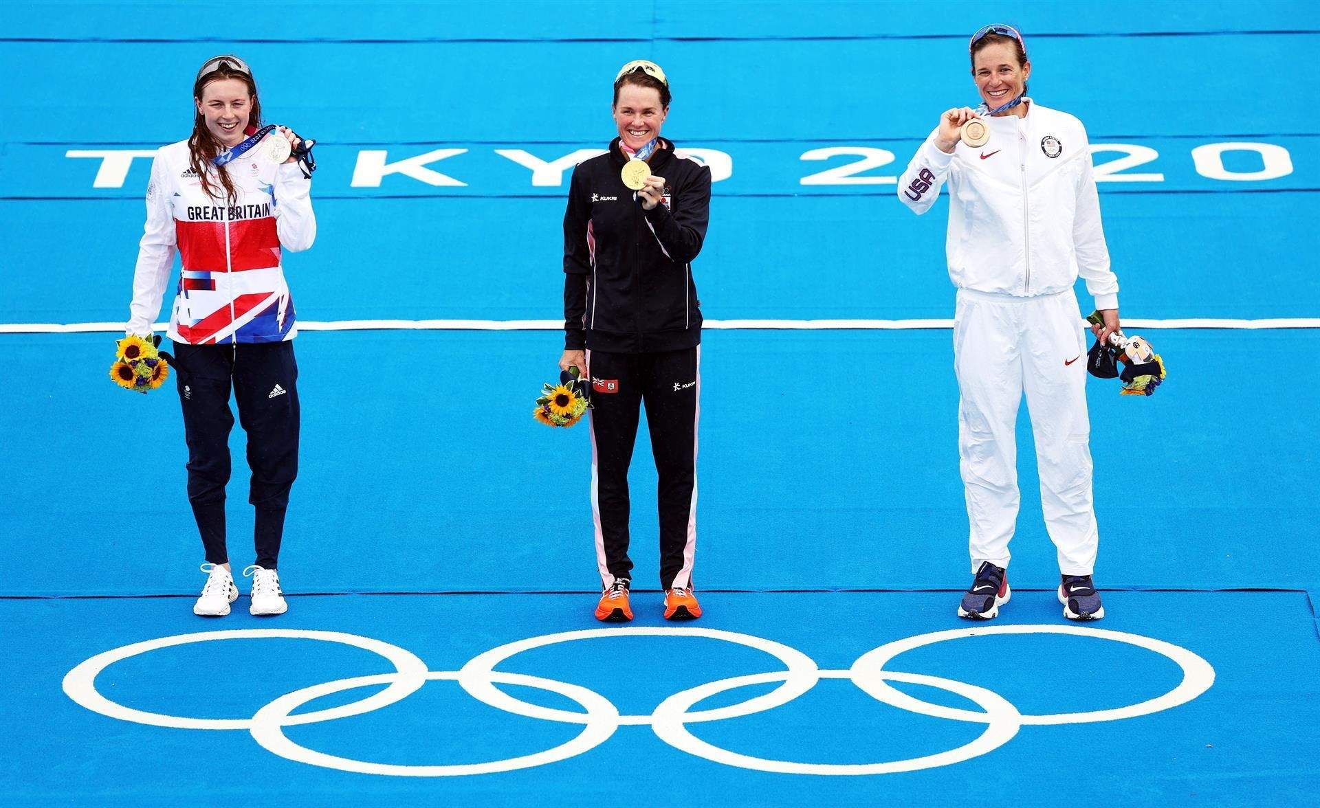 Flora Duffy, de Bermudas, luciendo su oro olímpico y sus Asics Metaspeed Sky Flora Duffy, de Bermudas, luciendo su oro olímpico y sus Asics Metaspeed Sky