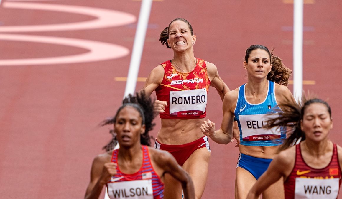 Natalia Romero peleando por la clasificación a semifinales en la última recta. Foto: Sportmedia. Natalia Romero peleando por la clasificación a semifinales en la última recta. Foto: Sportmedia.