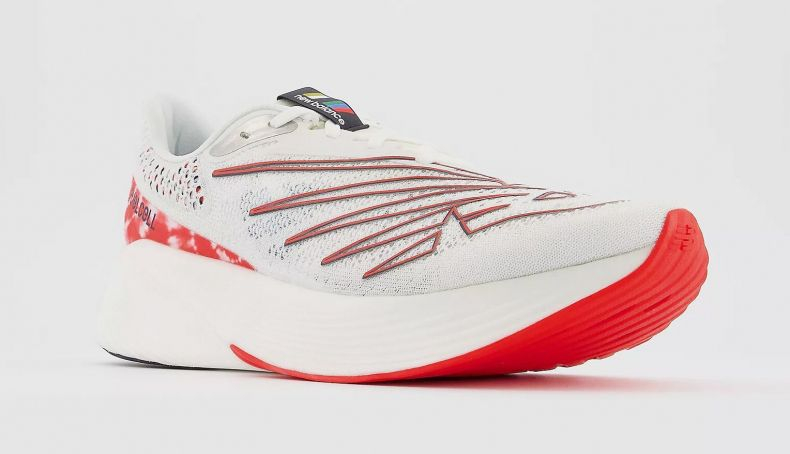 Así son las New Balance Fuel Cell RC Elite V2, una zapatilla para volar. Así son las New Balance Fuel Cell RC Elite V2, una zapatilla para volar.