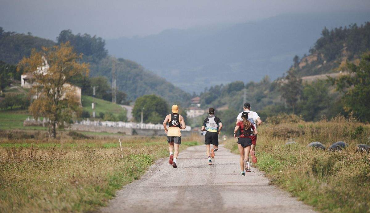 Peregrinos a la carrera, es el estilo de Red Bull Buen Camino. GIANFRANCO TRIPODO