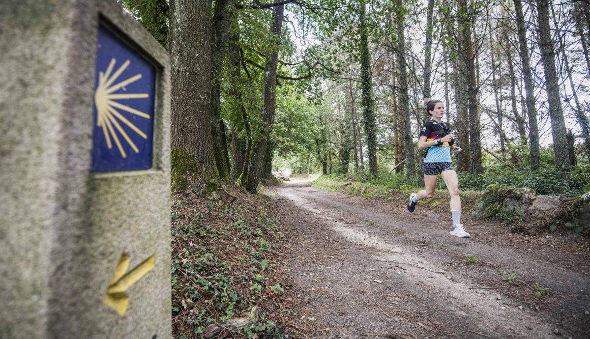 Clara Viñarás, la subcampeona de España de 3000 metros obstáculos en 2020, está participando en Red Bull Camino con el equipo Six Pistols, liderado por Maite Maiora y Fernando Carro. CHARLY LÓPEZ
