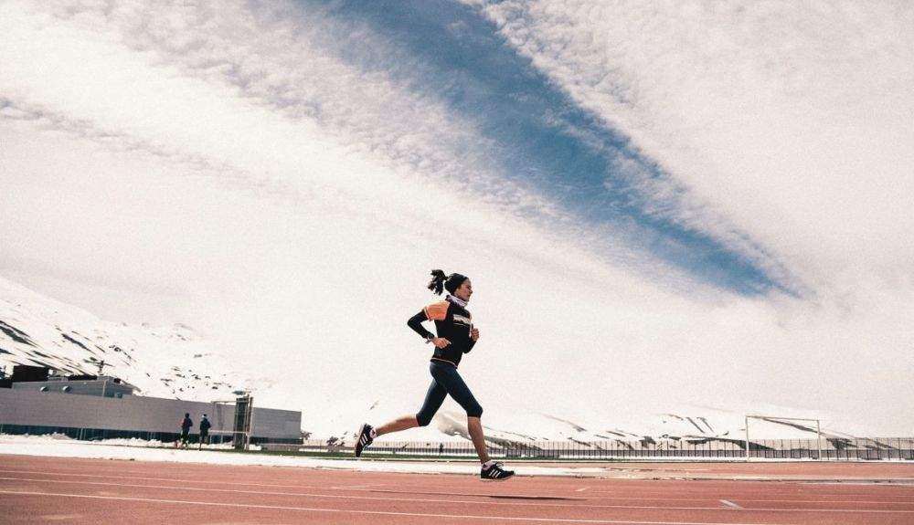 Ana Lozano entrenando en la pista del CAR de Sierra Nevada en 2017. SPORTMEDIA.