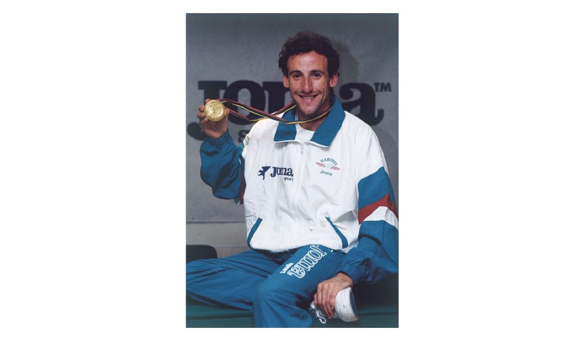 Fermin Cacho en una imagen promocional de JOMA después de los Juegos Olímpicos de Barcelona 1992 Fermin Cacho en una imagen promocional de JOMA después de los Juegos Olímpicos de Barcelona 1992