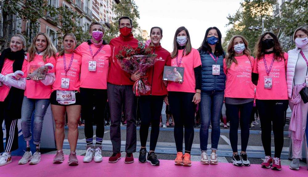 Carolina Marín y las 3 deportistas paralímpicas que fueron homenajeadas en la salida