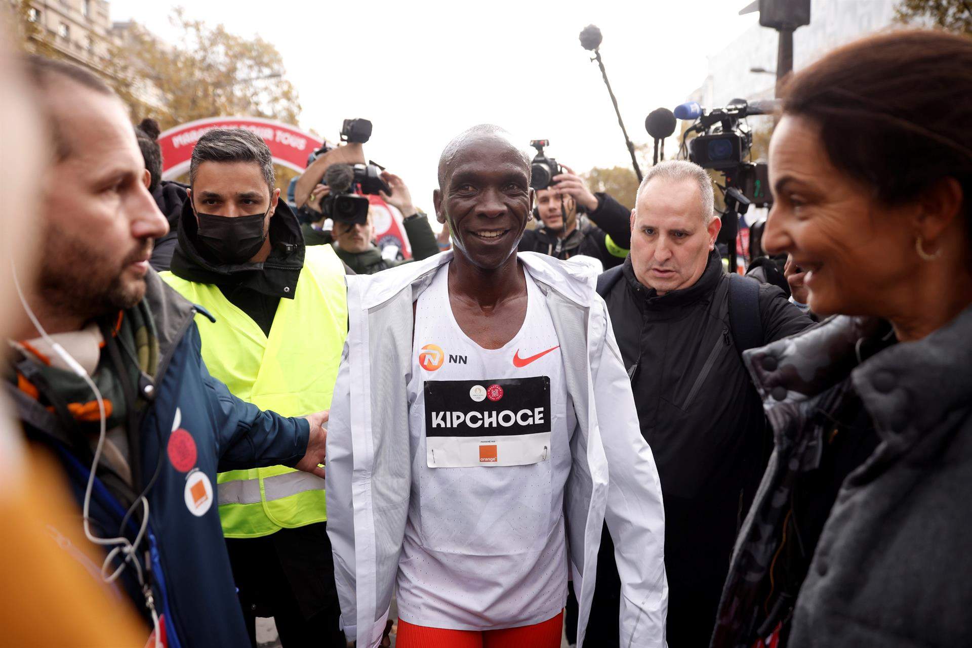 Eliud Kipchoge durante la carrera de promoción de los Juegos Olímpicos de París 2024. EFE.