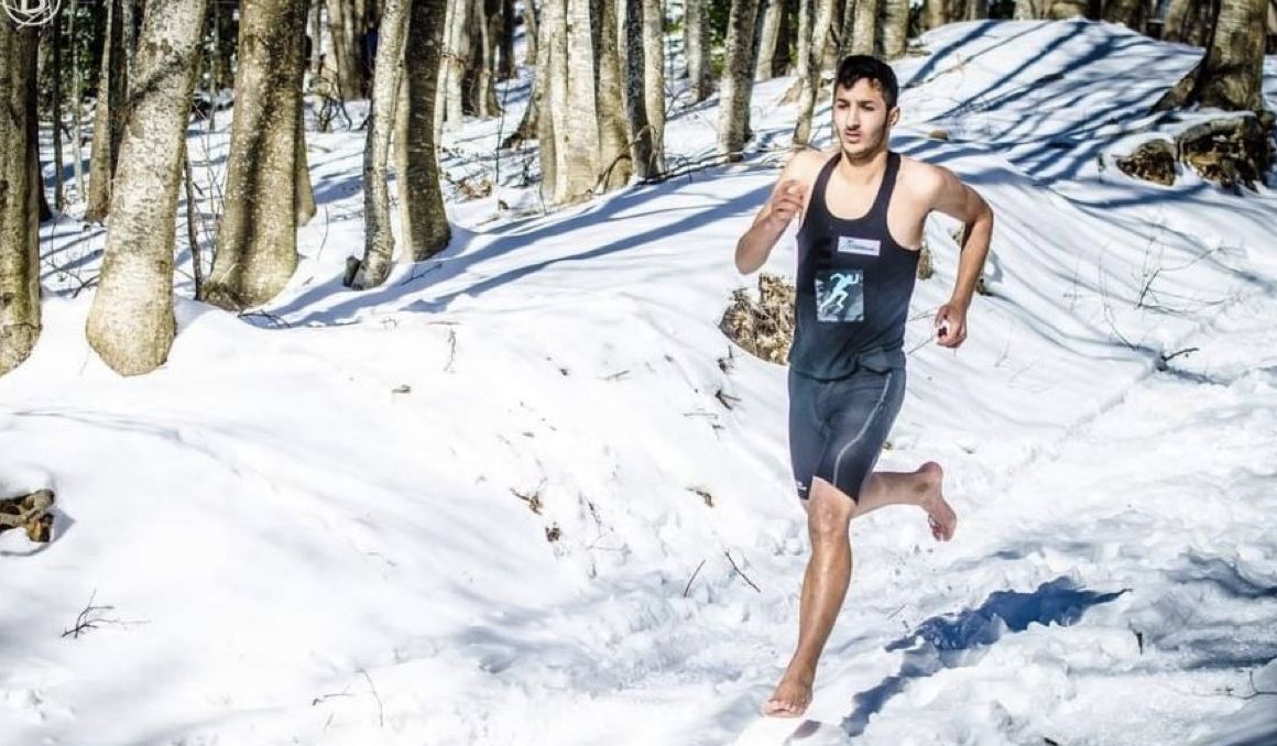 Un español bate el récord mundial de media maratón sobre nieve…¡descalzo! Un español bate el récord mundial de media maratón sobre nieve…¡descalzo!