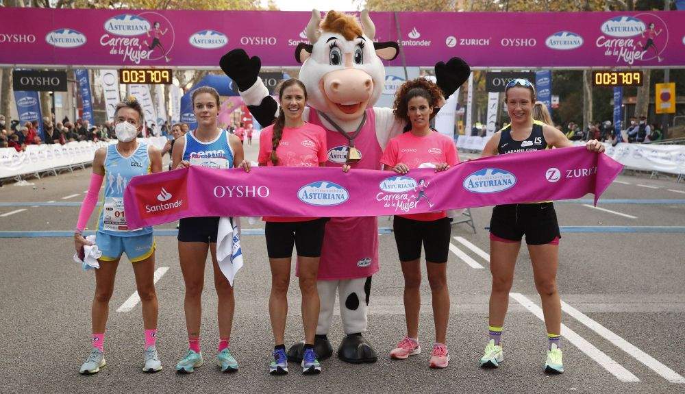 Cinco primeras clasificadas en la Carrera de la Mujer Central Lechera Asturiana de Barcelona