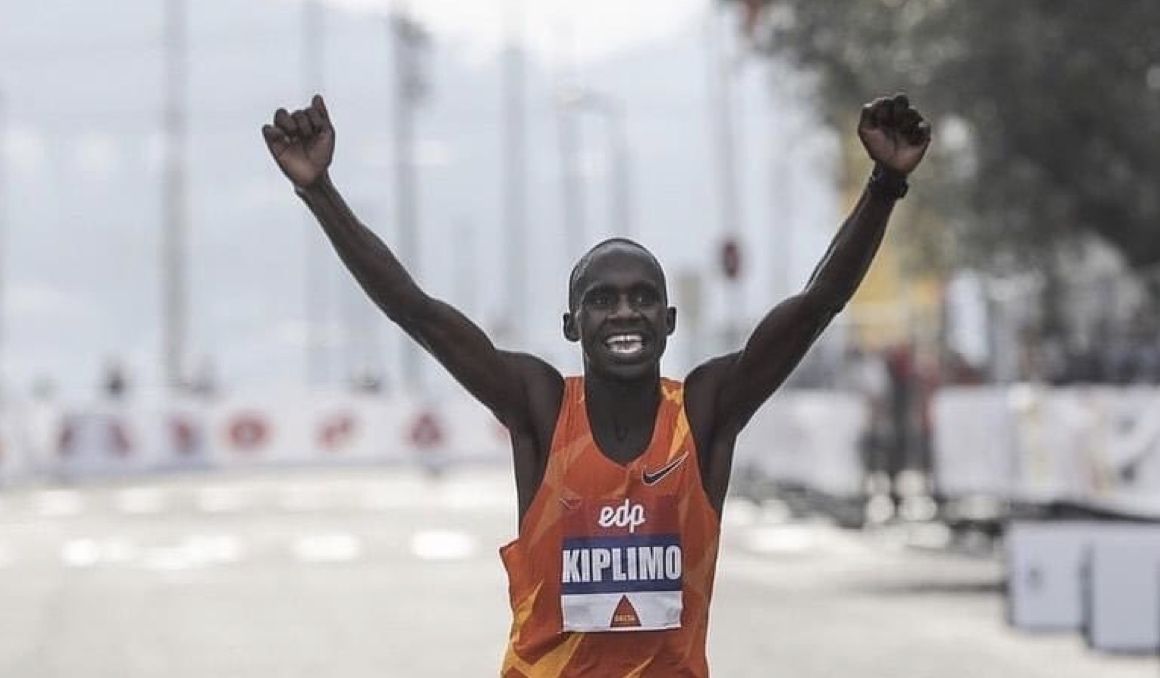 Jacob Kiplimo celebrando el récord del mundo de medio maratón (57:31) en Lisboa. WORLD ATHLETICS